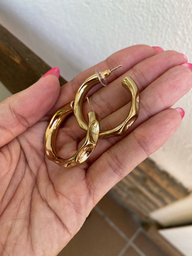 Pendientes dorados redondos