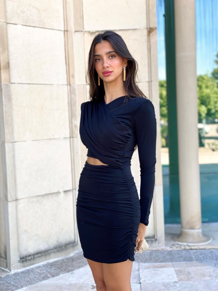 Vestido Negro con Hombreras