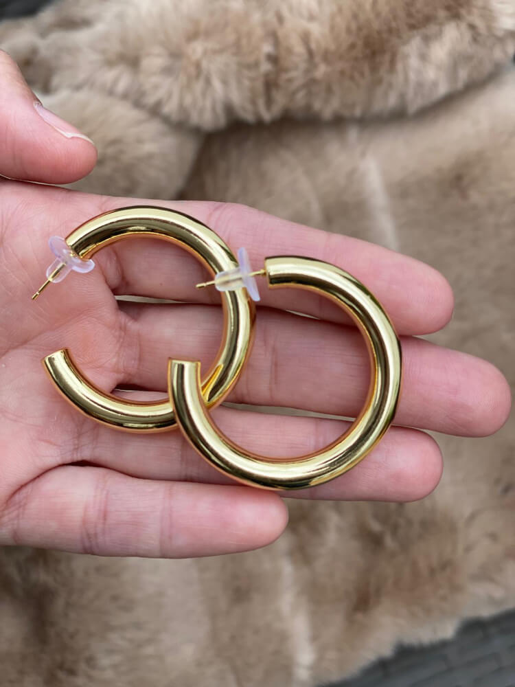 Pendientes dorados forma redonda