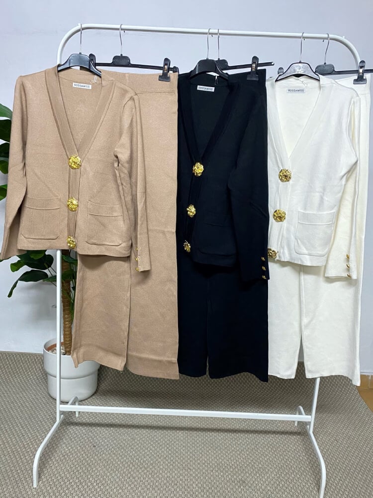 Conjunto de mujer elegante en varios colores