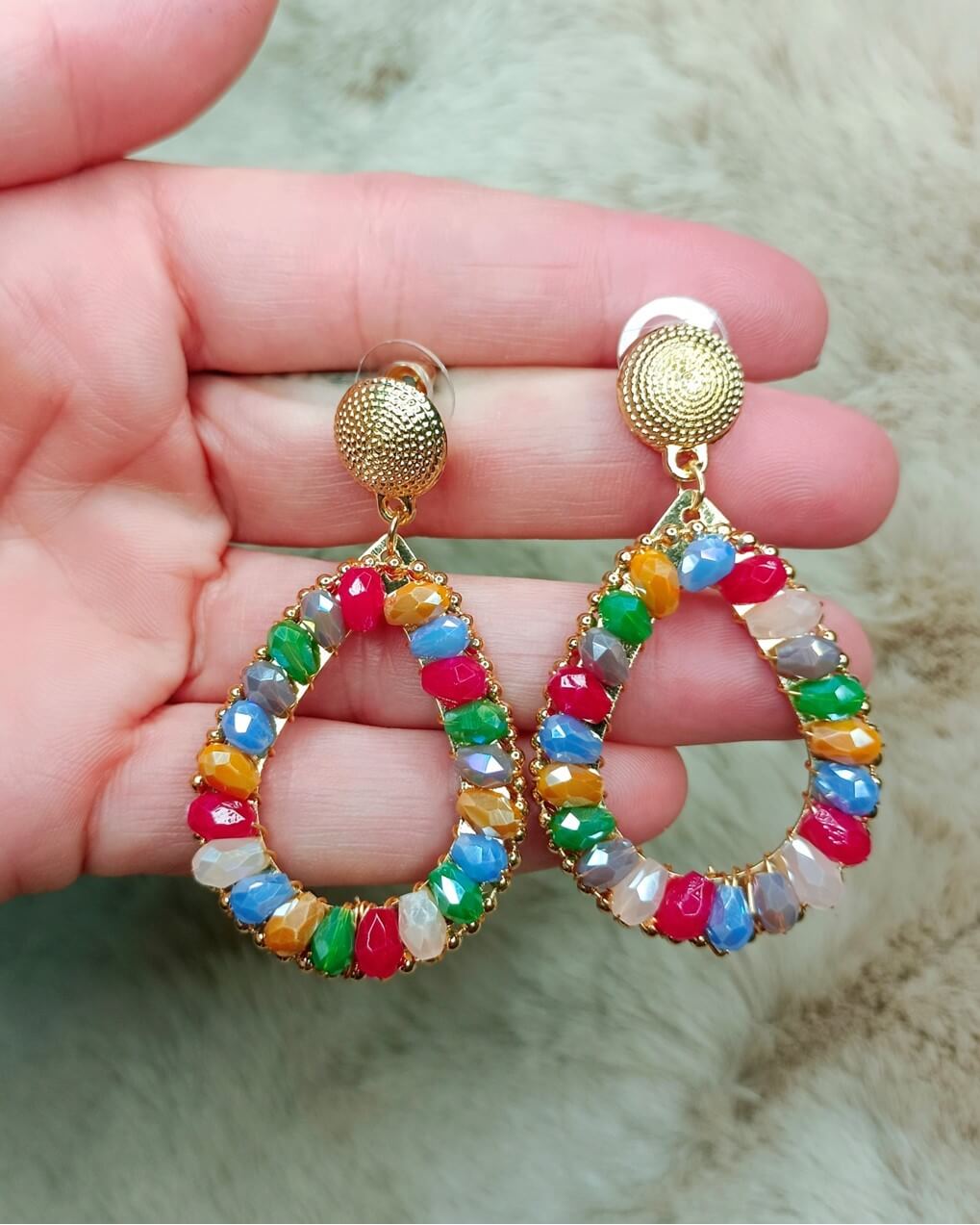 Pendientes con piedras de colores