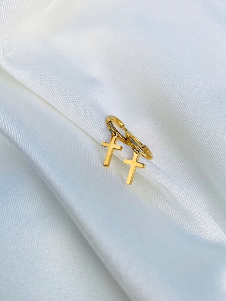 Pendientes dorados cruz