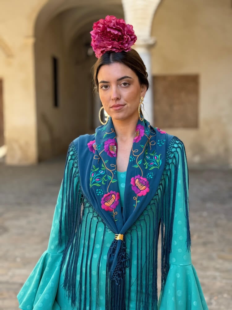 Mantón Azul Petróleo Bordado