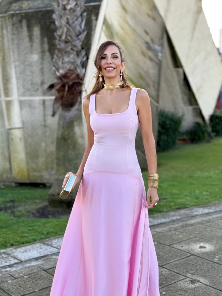 Vestido Rosa Con Cuerpo En Crespón