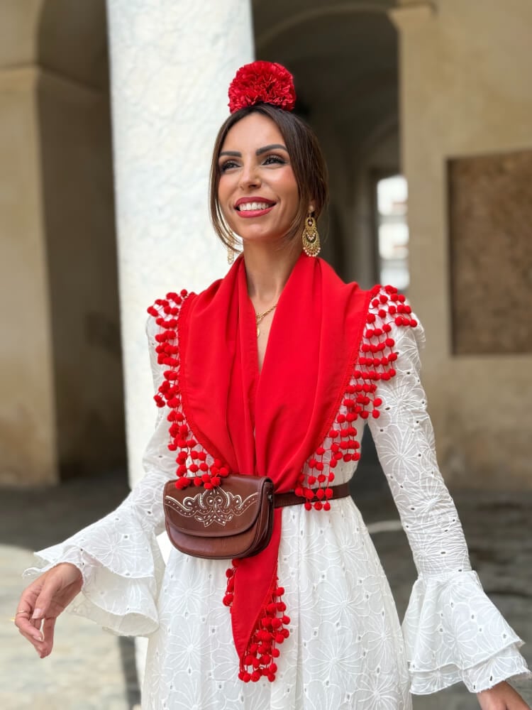 Mantoncillo rojo con pompones