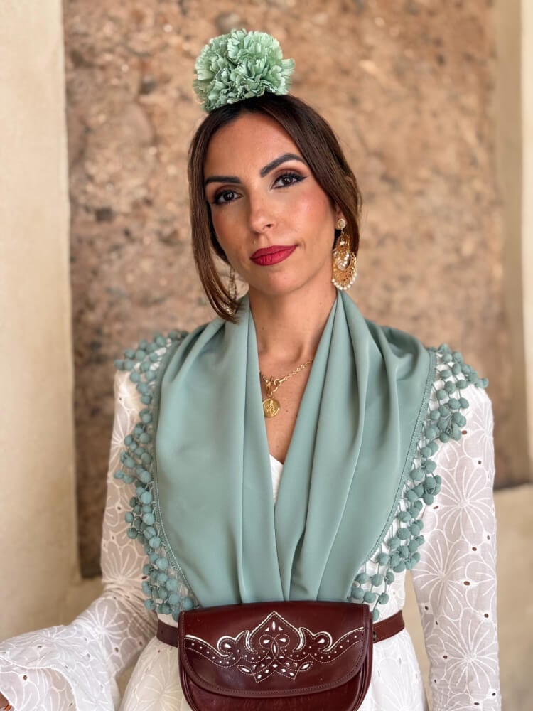 Mantoncillo para feria y romería outfit