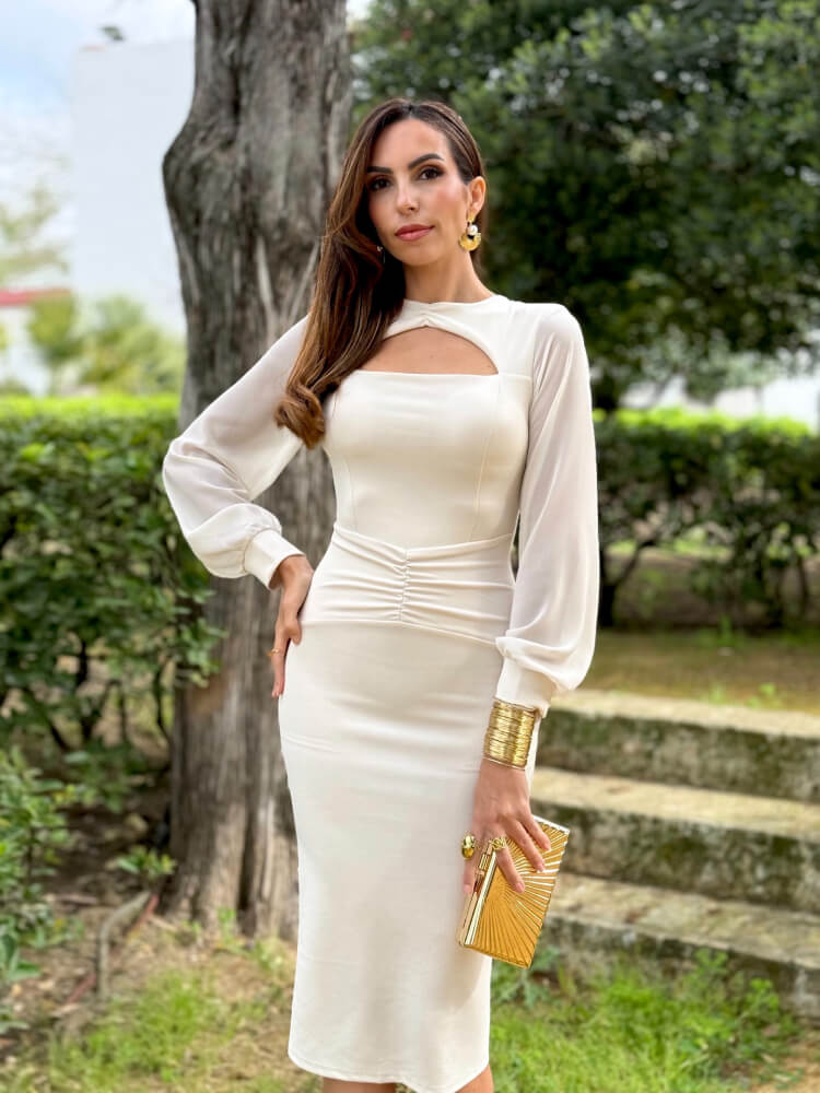 Vestido beige largo de invitada elegante