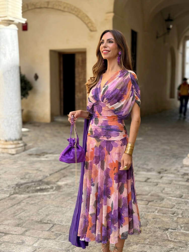 Vestido en un tul vaporoso con escote en V