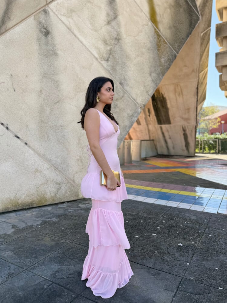 Vestido en crespón elástico rosa con espalda descubierta