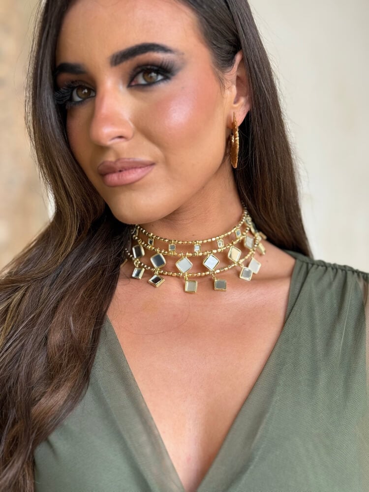 Choker elaborado en acabado dorado