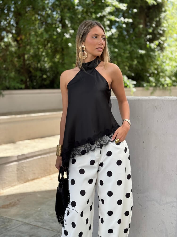 Top negro con cuello halter