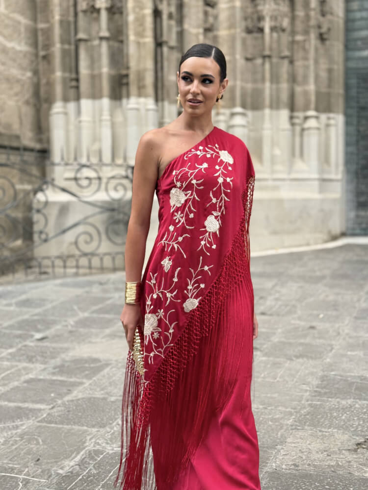 Vestido rojo bordado de flores color beige