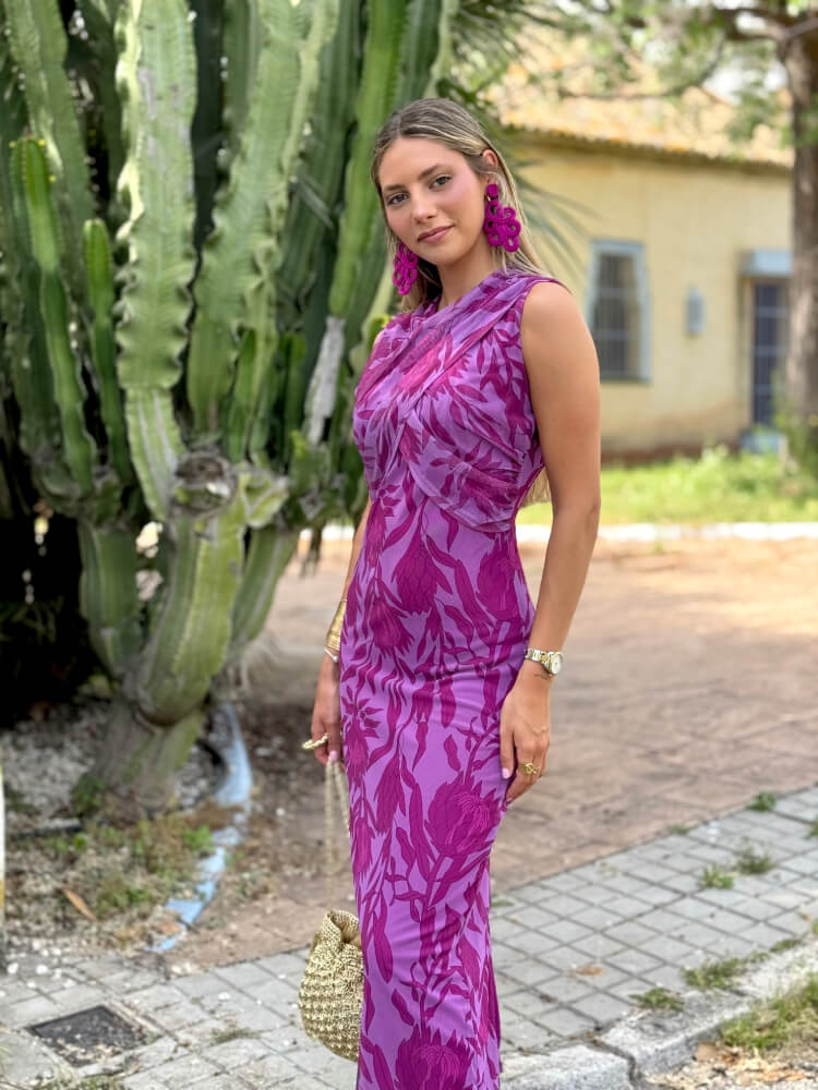 Vestido estampado floral en tonos morados y magenta