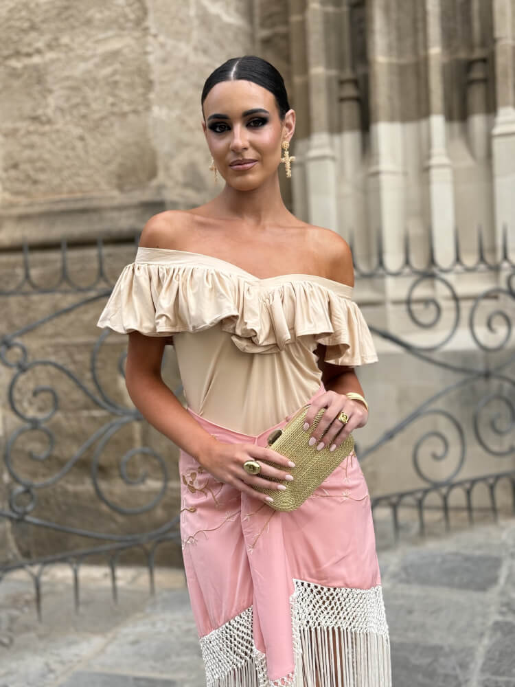 Body beige en tejido licra con volante