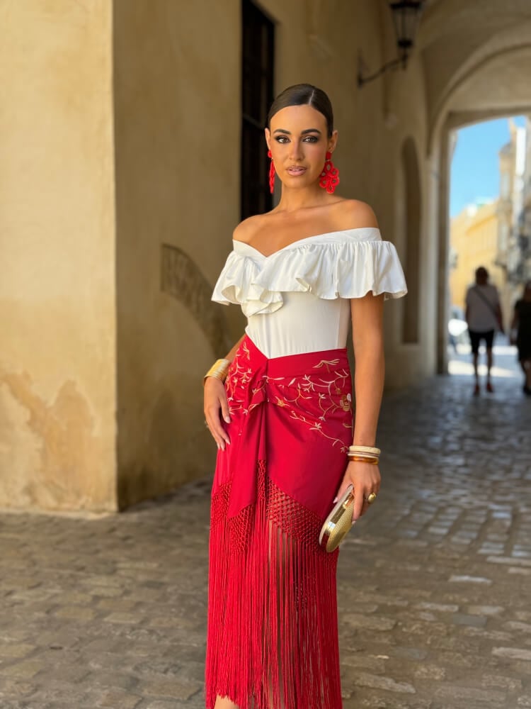 Falda Satinada Para Eventos En Color Rojo Intenso