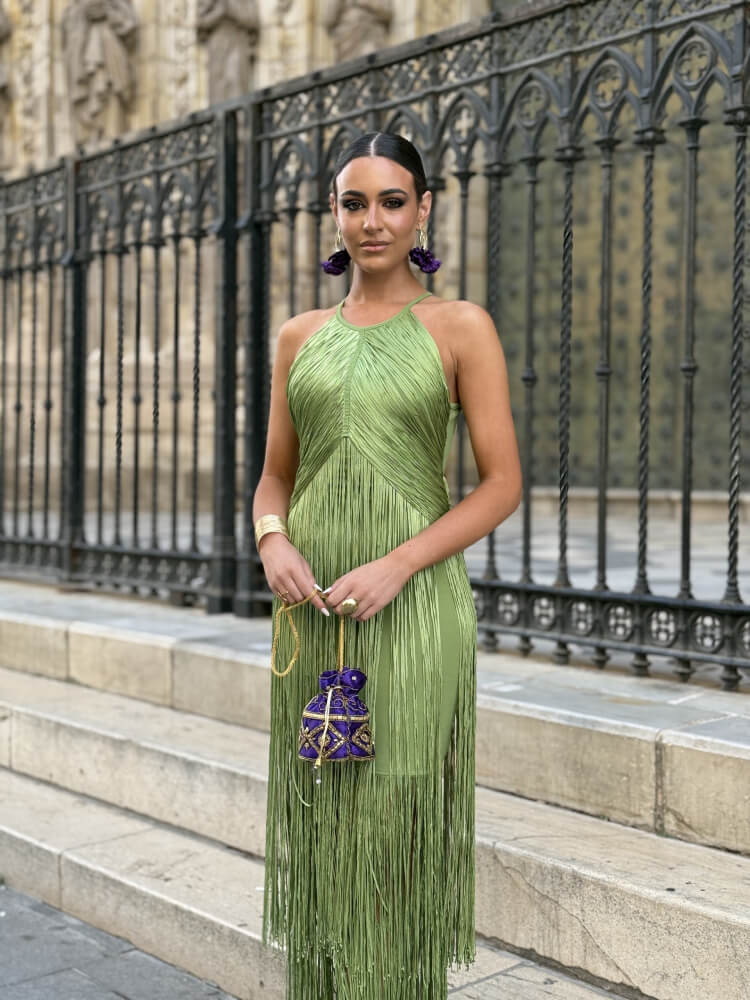 Vestido largo en un tono verde suave para boda de invitada
