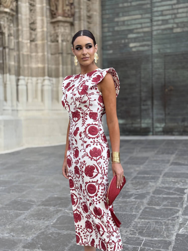 Vestido Blanco Entallado Con Bordado Floral Artesanal