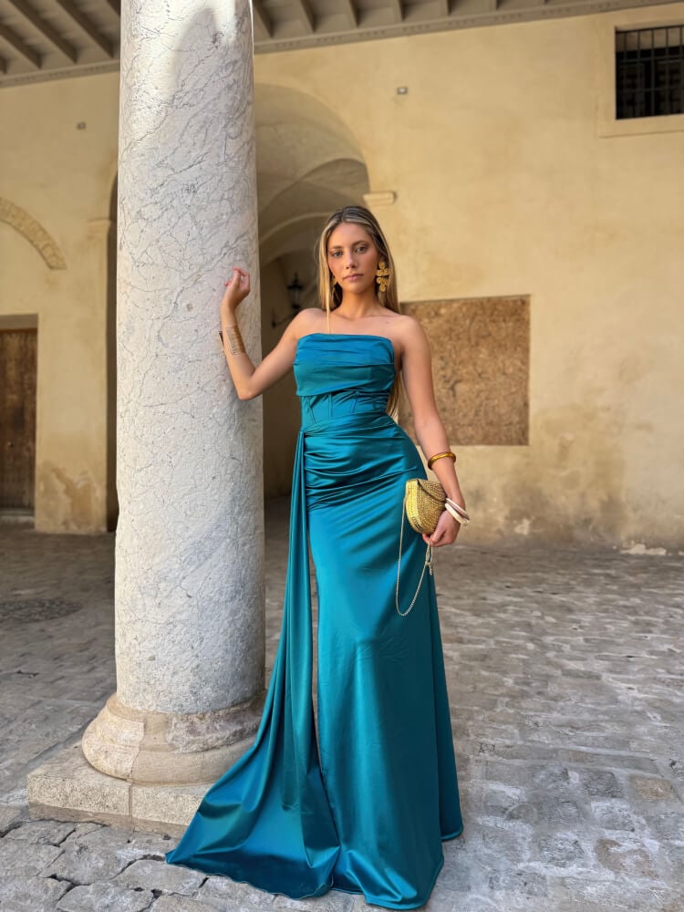 Vestido azul raso sedoso de brillo palabra de honor