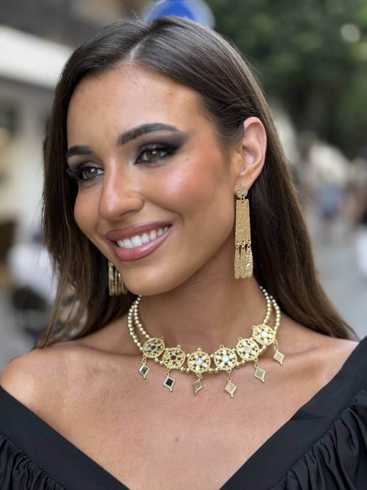 Choker dorado pequeñas piezas geométricas colgantes