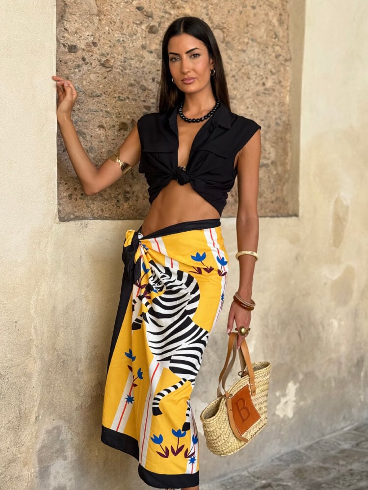 Falda en un corte midi largo con efecto pareo y lazada
