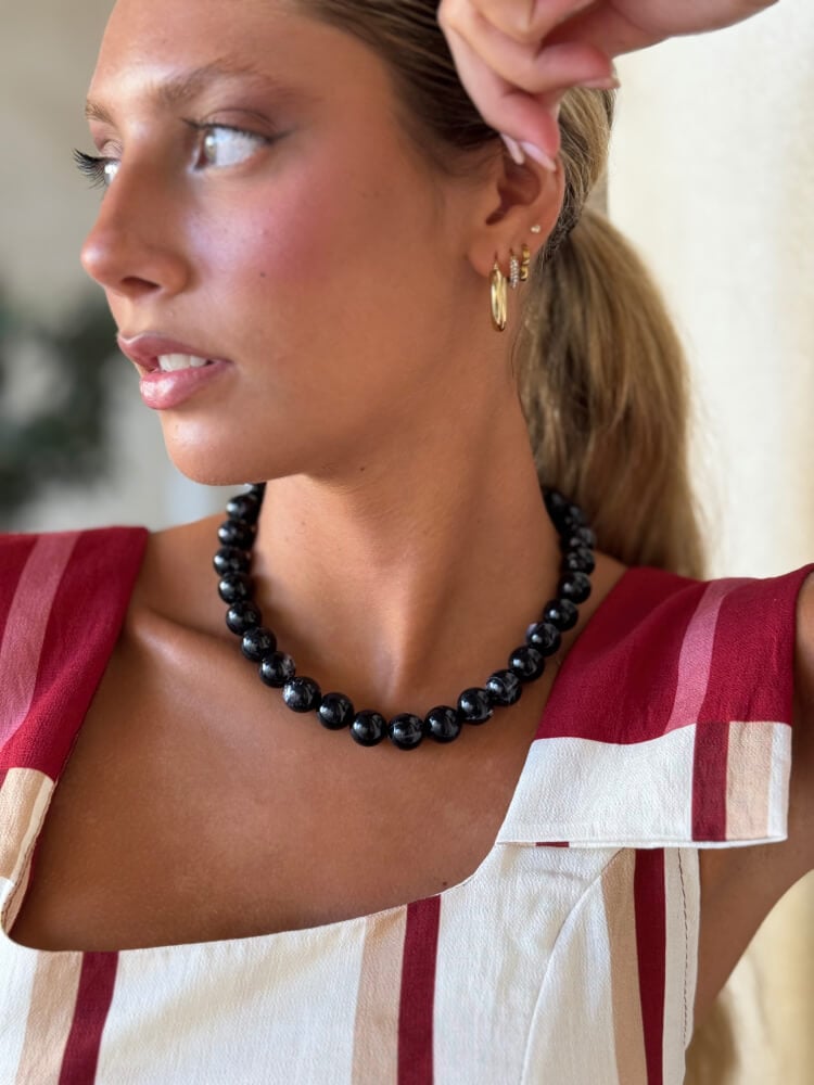 Collar de bolas negras efecto cerámica
