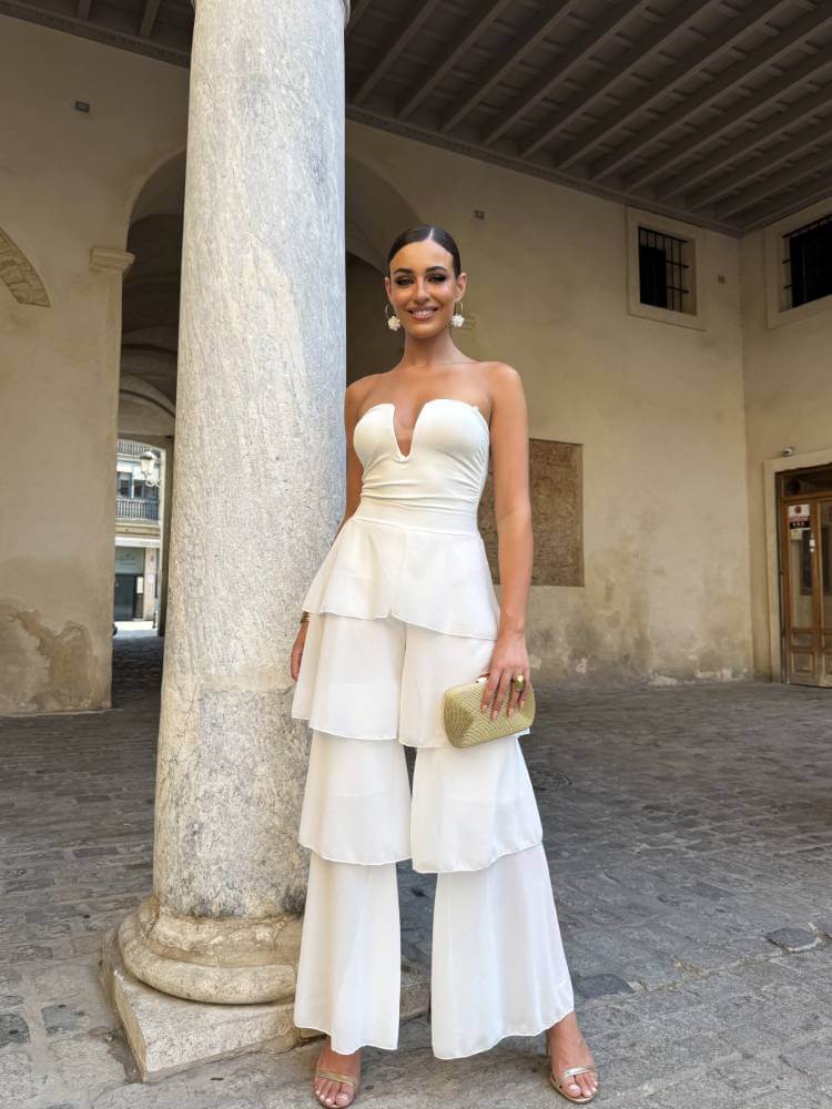 Pantalón blanco con cascada de volantes