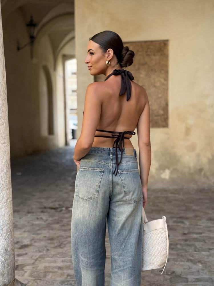 Top halter en tejido tipo tela con espalda descubierta