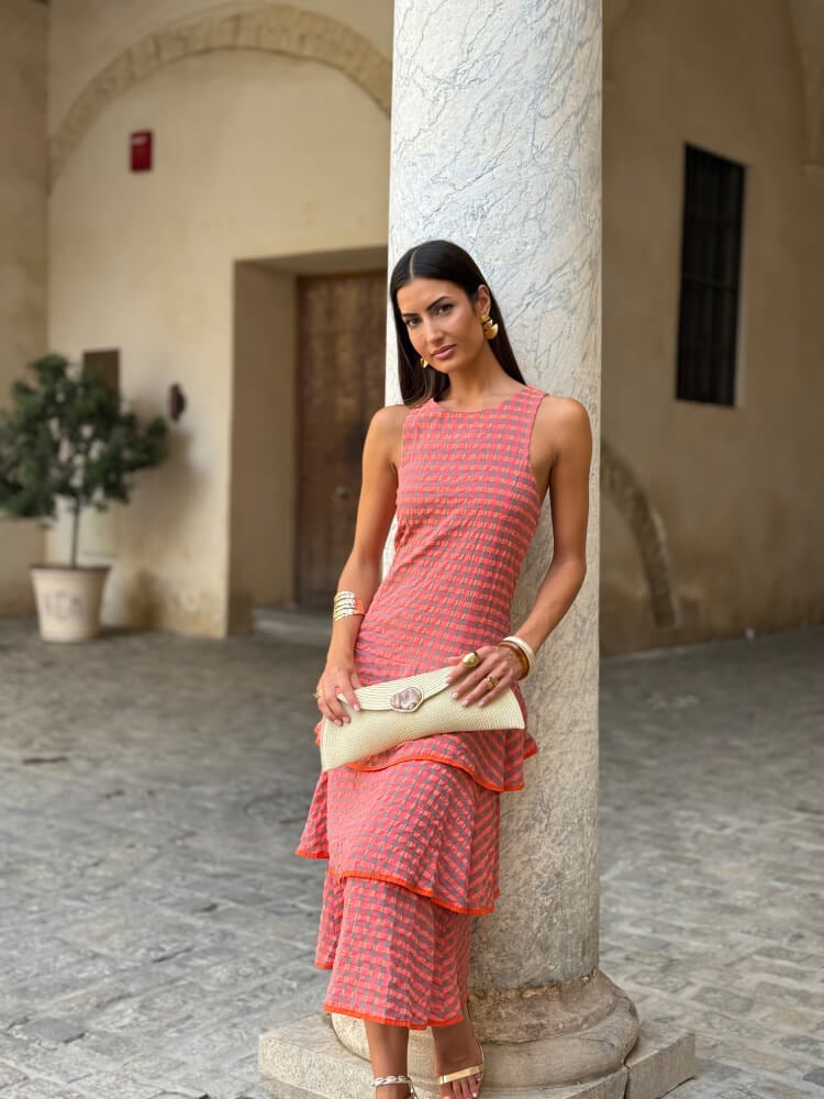 Vestido en tejido tipo lino vichy en tono anaranjado con volantes