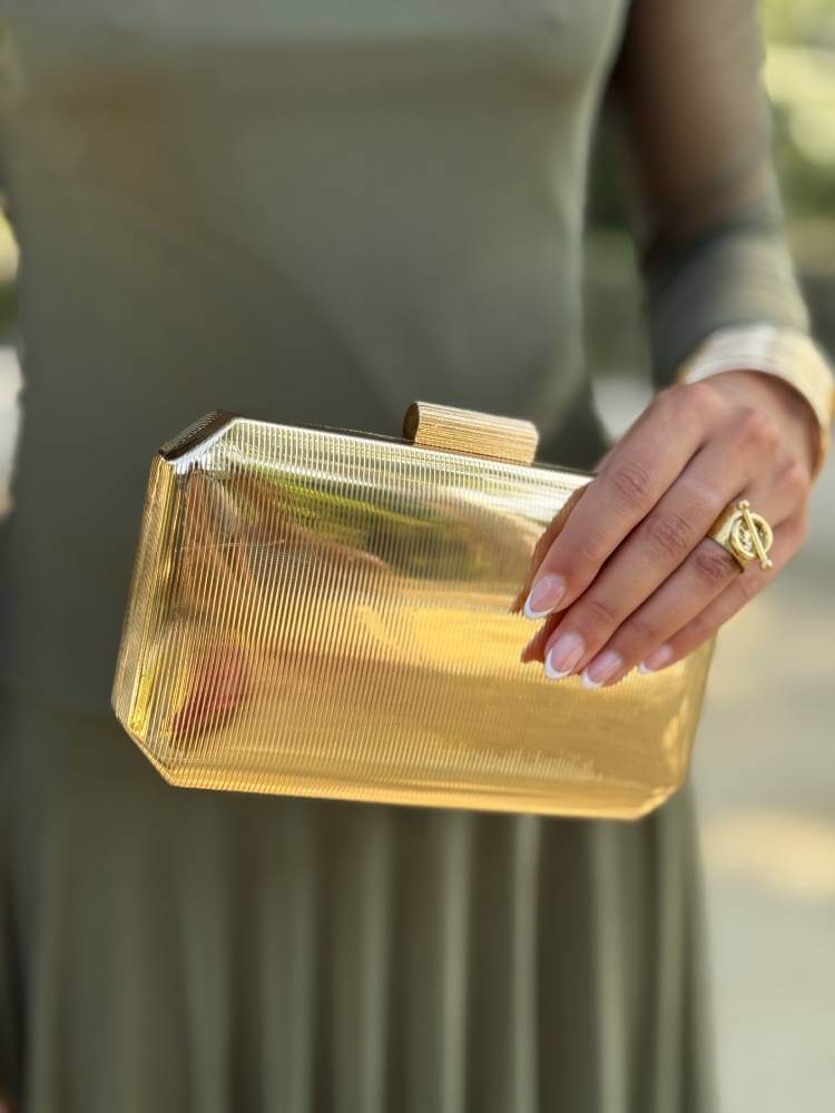 Bolso de mano dorado brillante para eventos