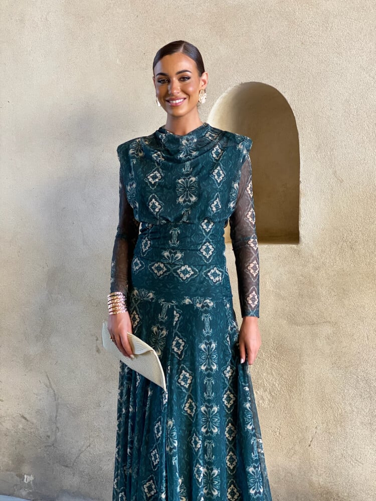 Conjunto verde de tul elástico para invitada