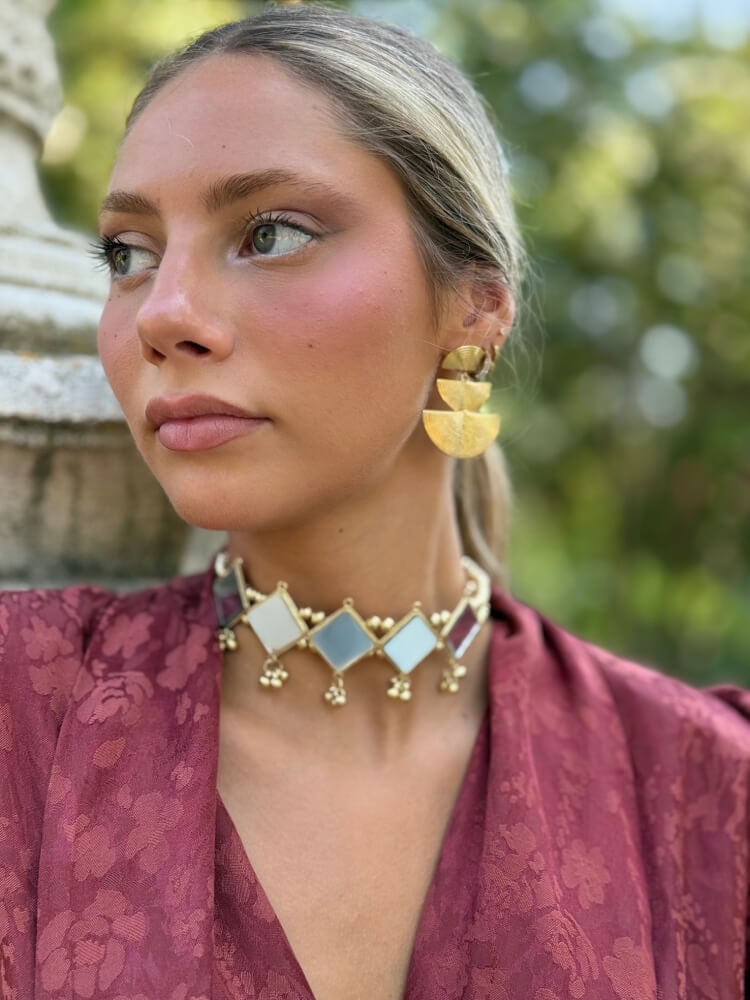 Choker en acabado dorado