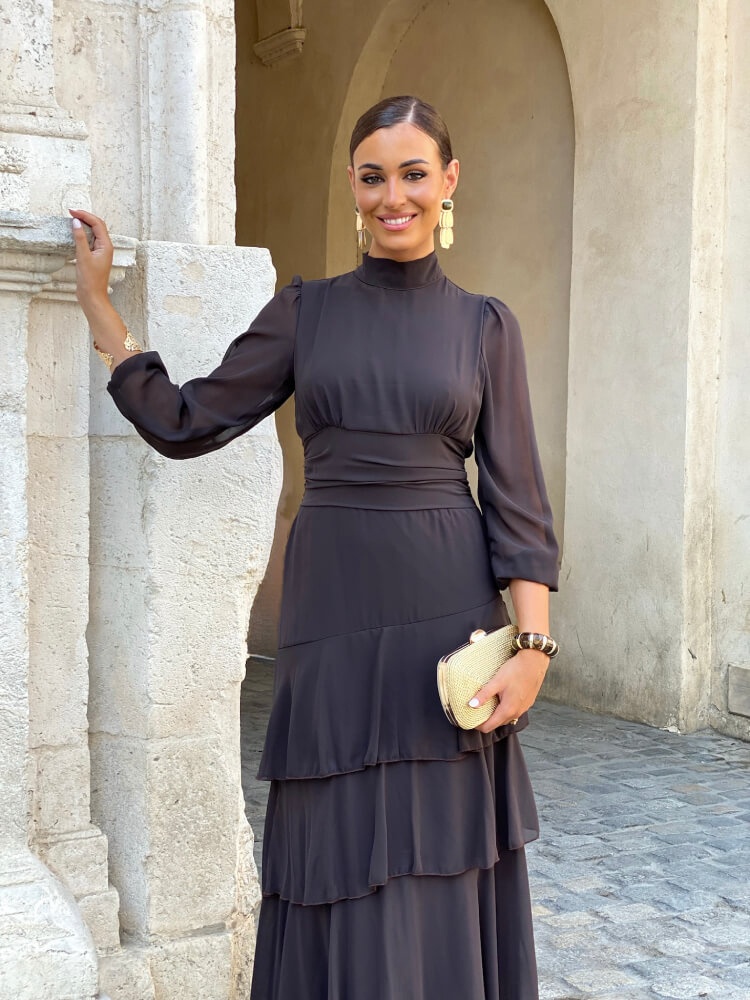 Vestido en tejido gasa, ligero y fluido con falda de volantes