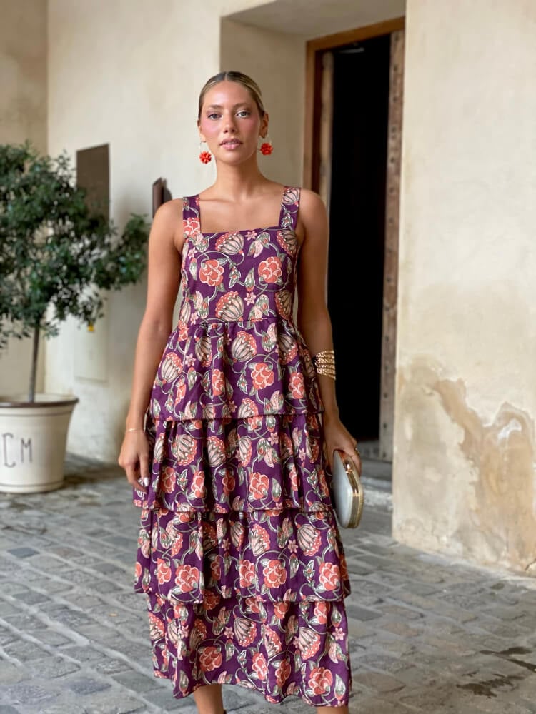 Vestido estampado floral en tonos terracota, beige y coral